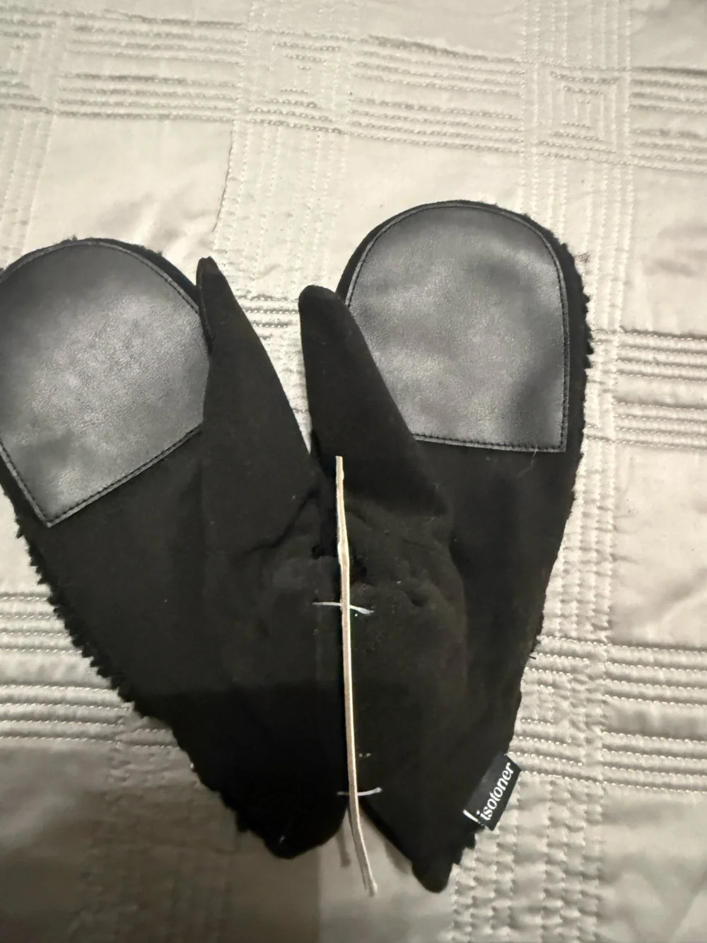 Women's isotoner Water Repellent Berber & Fleece Touchscreen Mittens. NWT - Picture 3 of 5
